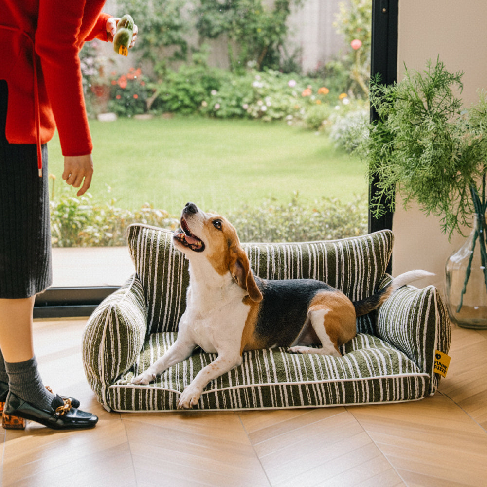 Hundesofa SnugNest mit Textur und Streifen