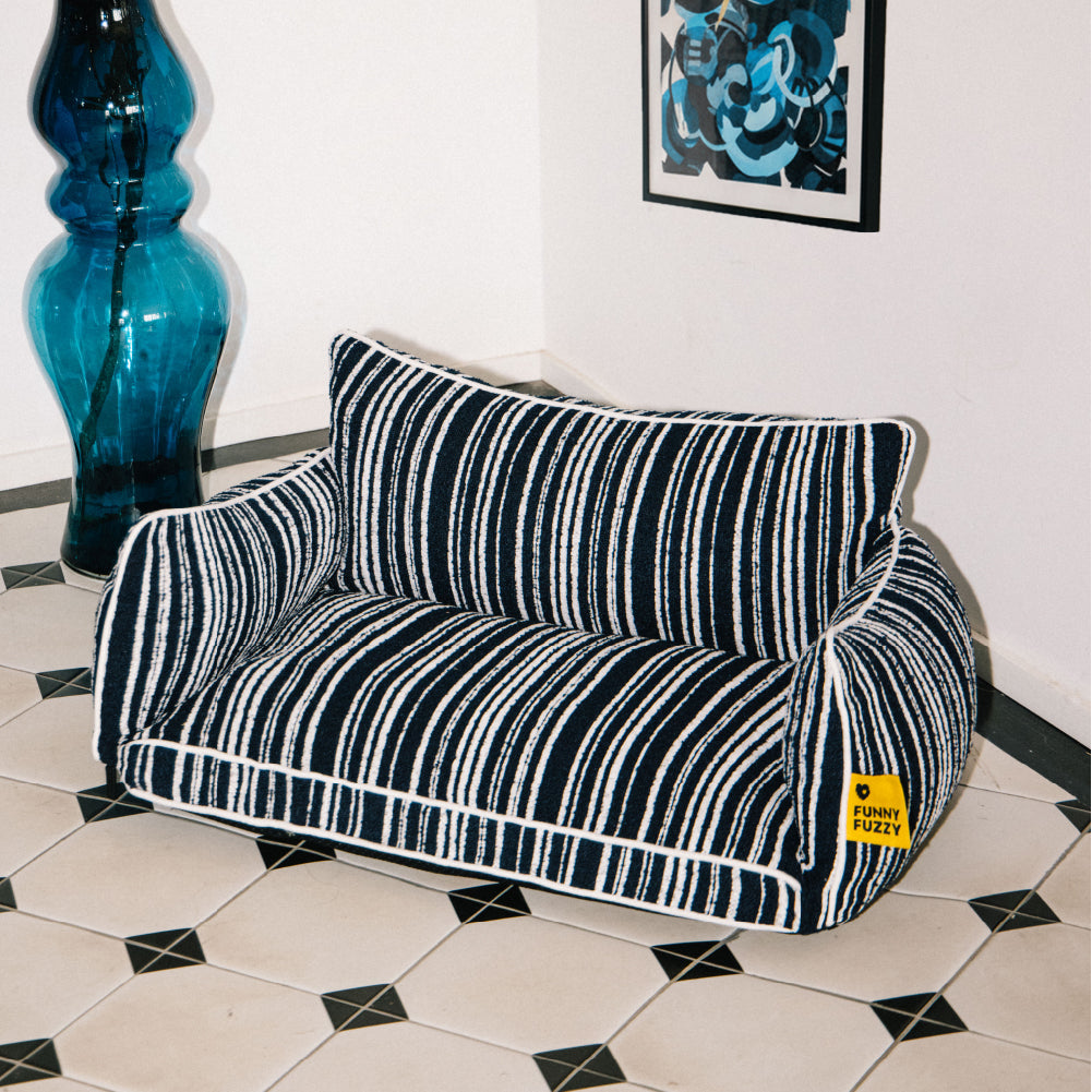 Hundesofa SnugNest mit Textur und Streifen
