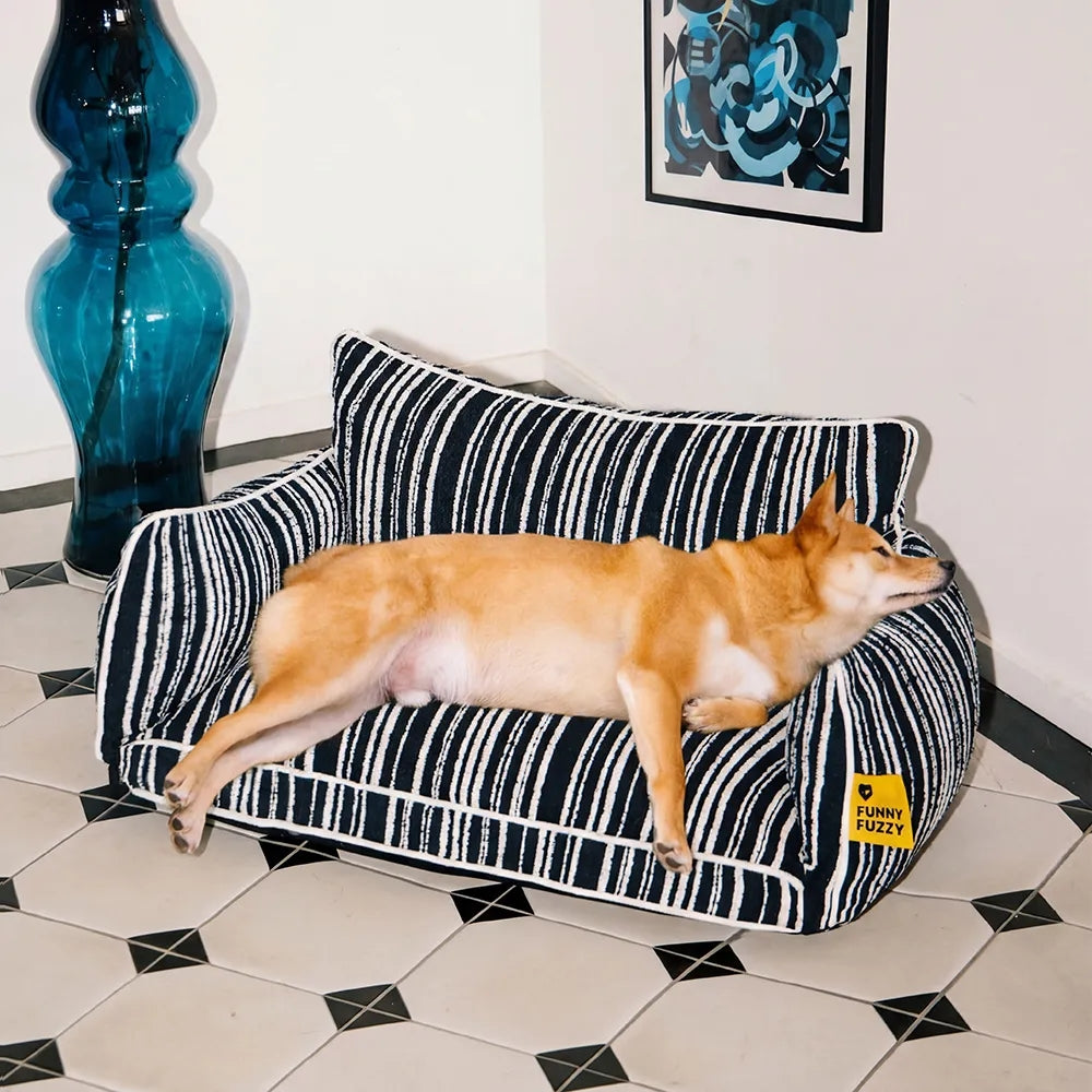 Hundesofa SnugNest mit Textur und Streifen