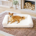 Cremefarbenes flauschiges, komfortables orthopädisches Hunde- und Katzensofabett