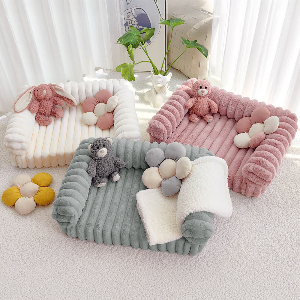 Cremefarbenes flauschiges, komfortables orthopädisches Hunde- und Katzensofabett