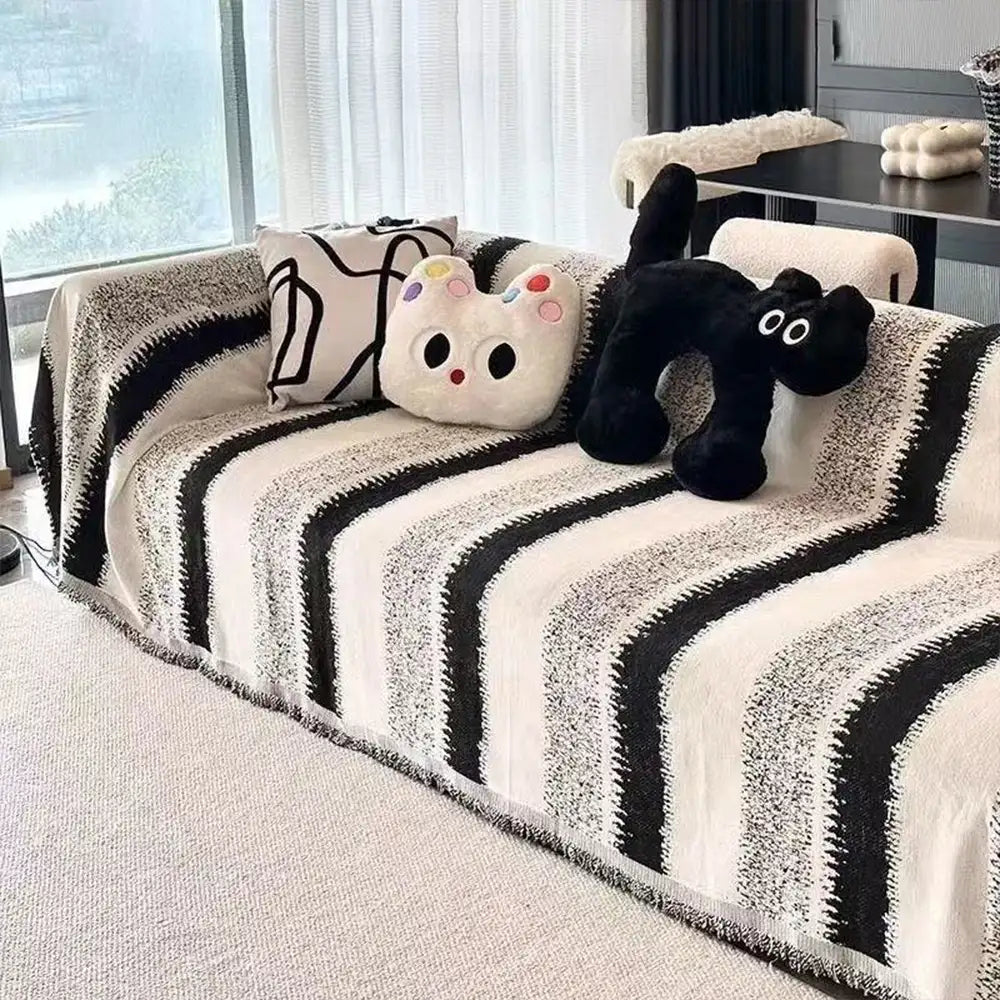 Modische gestreifte Chenille-Sofahusse als Kratzschutz