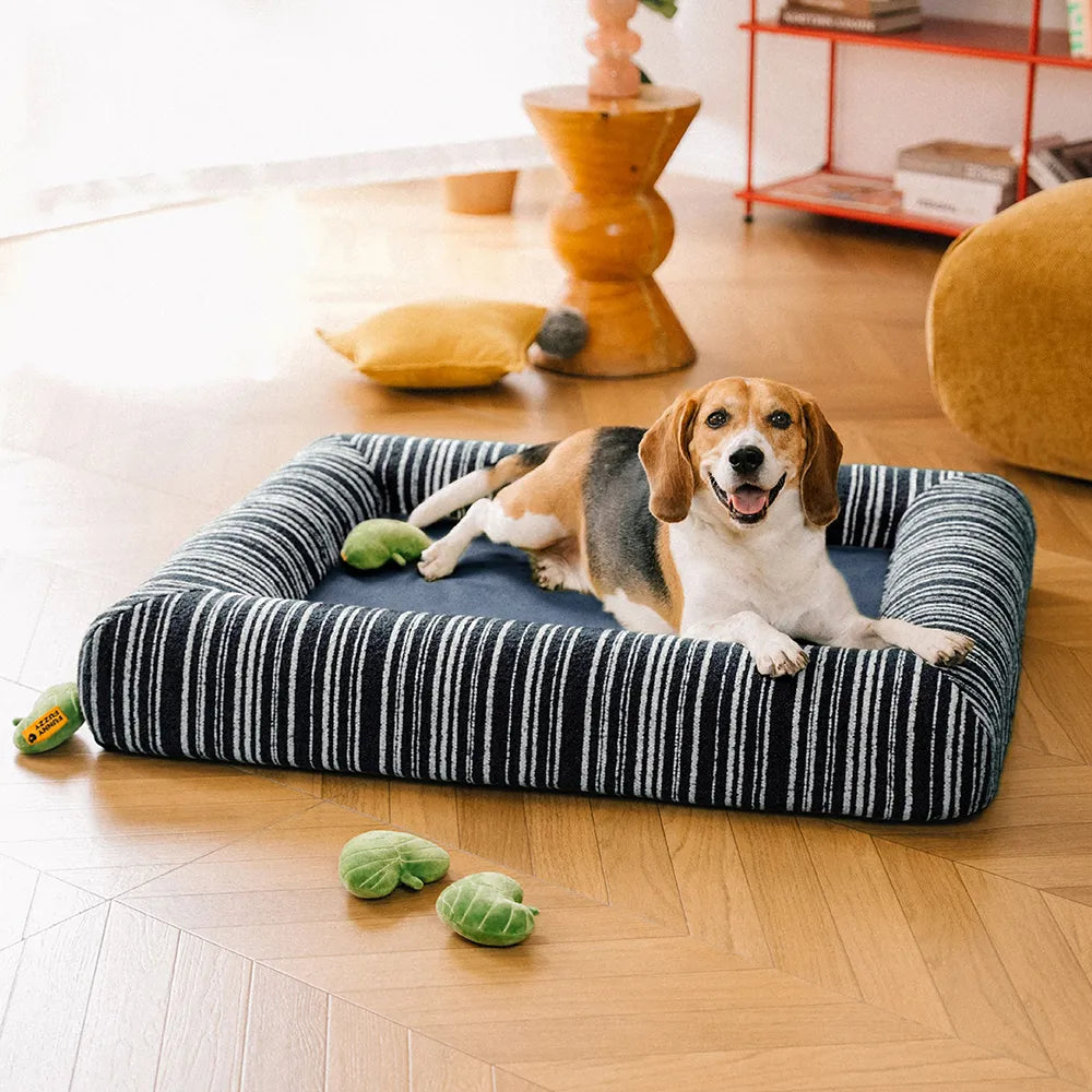SnugNest Orthopädisches Outdoor-Hundebett mit Texturiertem Streifenmuster