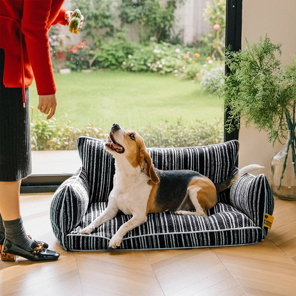 Hundesofa SnugNest mit Textur und Streifen