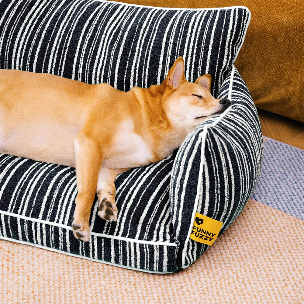 Hundesofa SnugNest mit Textur und Streifen