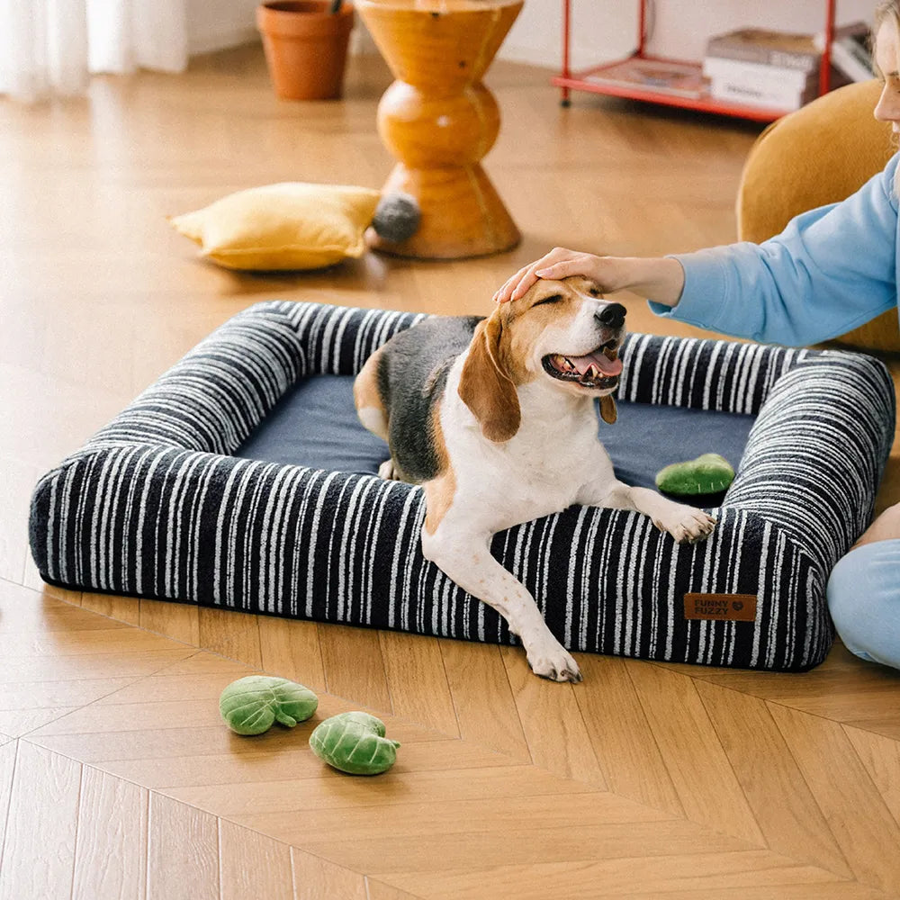 SnugNest Orthopädisches Outdoor-Hundebett mit Texturiertem Streifenmuster