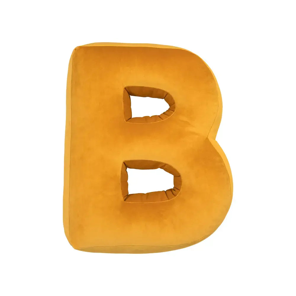 Samtkissen mit Buchstabenmotiv für die Couch