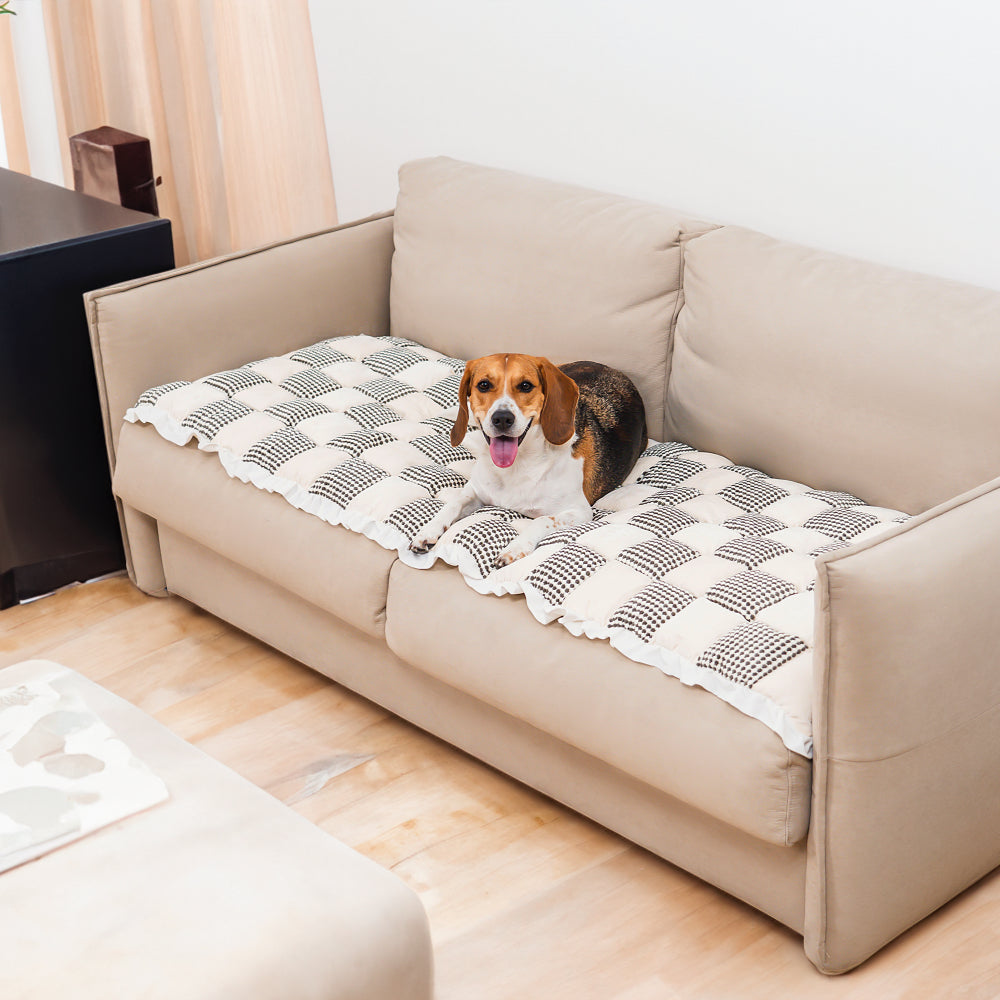 Karierte, farblich passende, große, rutschfeste Haustiermatte für die Couch